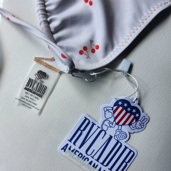 NWT - RVCA HEARTTHROB BILLIE CHERRIES BIKINI TOP XS - Picture 4 of 7